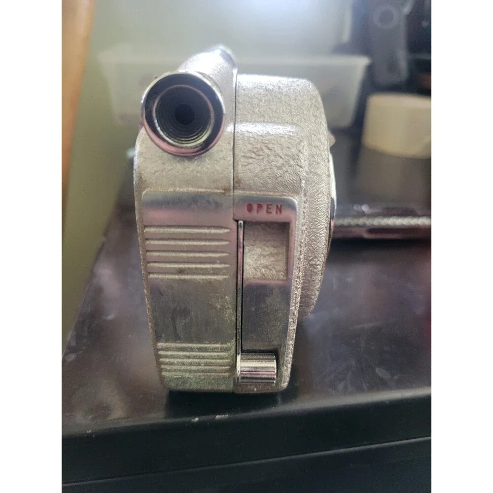 VINTAGE Revere Magazine Model 16 Movie Camera